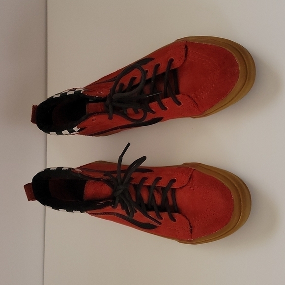 𝅺VANS SK8 Hi MTE Checkerboard Red Suede Kids size 6, like new - Picture 2 of 4